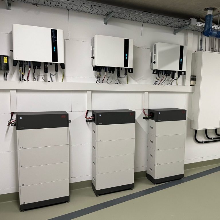 Solis Wechselrichter mit BYD Speicher 3 Solis Wechselrichter in Parallelschaltung mit Speichersystem BYD